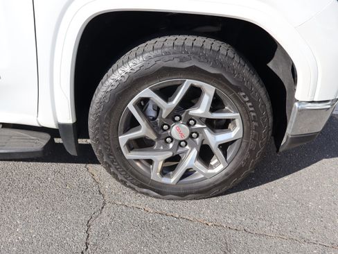 Used 2024 GMC Sierra 1500 SLT w/ SLT Premium Plus Package AWD/4WD image 39