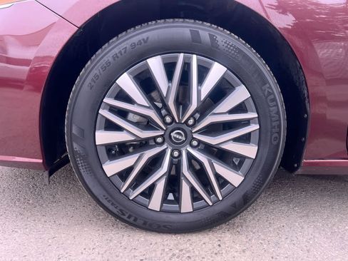 Used 2024 Nissan Altima 2.5 SV FWD image 10