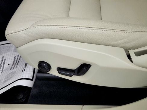 Used 2024 Volvo XC90 B6 Plus w/ Protection Package Premier AWD/4WD image 12