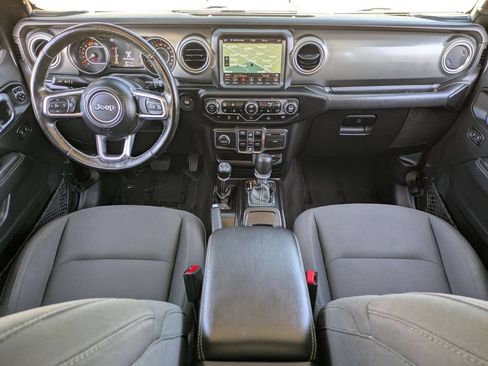 Used 2022 Jeep Wrangler Unlimited Sahara w/ Cold Weather Group AWD/4WD image 25