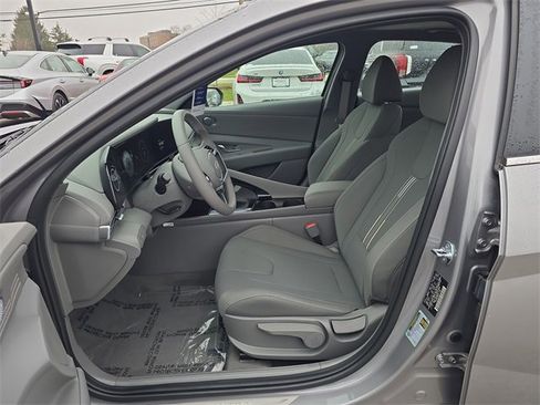 Certified 2025 Hyundai Elantra SEL image 11