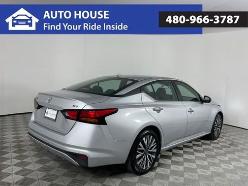 Used 2024 Nissan Altima 2.5 SV image 5