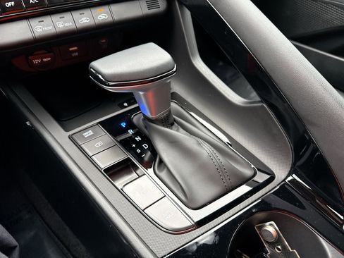 Used 2025 Hyundai Elantra SEL image 21