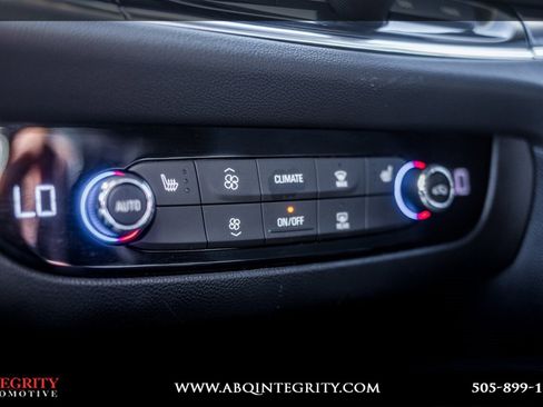 Used 2023 Buick Enclave Essence image 23