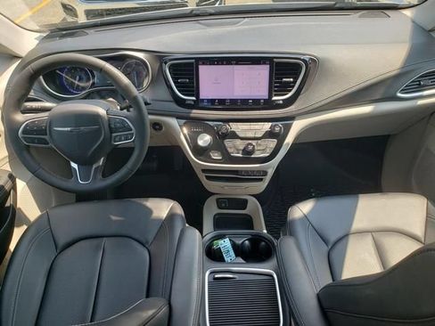 Used 2024 Chrysler Pacifica Touring-L w/ Road Tripper Package AWD/4WD image 16
