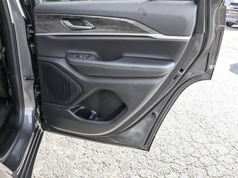 Used 2025 Jeep Grand Cherokee Limited image 33