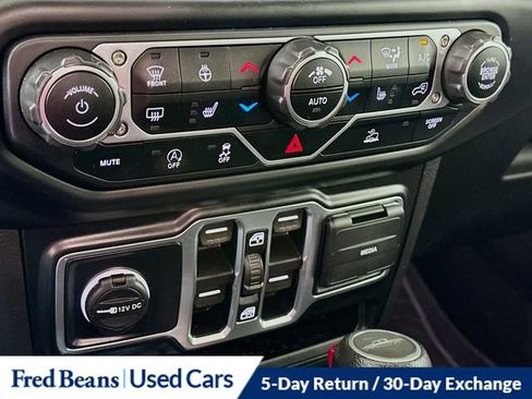 Certified 2022 Jeep Gladiator Willys image 18