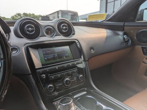 Used 2017 Jaguar XJ L Supercharged RWD image 24