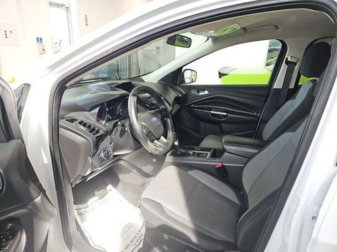 Used 2017 Ford Escape SE image 9