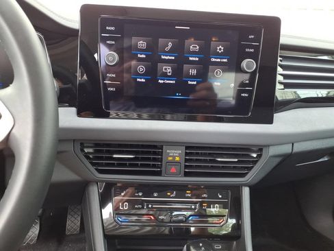 Used 2025 Volkswagen Jetta SE w/ Sunroof Package FWD image 21
