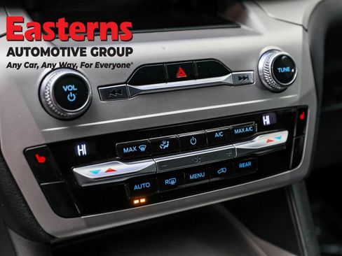 Used 2021 Ford Explorer XLT image 20