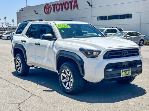 Used 2025 Toyota 4Runner SR5 AWD/4WD image 3