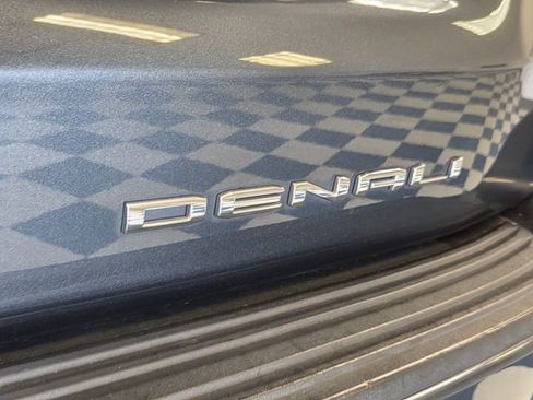Used 2021 GMC Yukon XL Denali w/ Denali Premium Package AWD/4WD image 7
