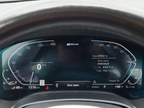 Used 2022 BMW 745e xDrive w/ M Sport Package image 13