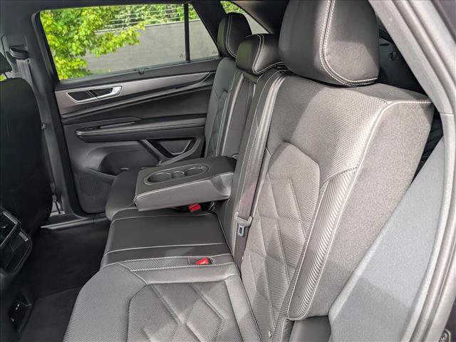 Used 2024 Volkswagen Atlas Cross Sport SE AWD/4WD image 27