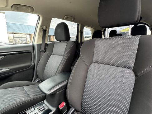 Used 2020 Mitsubishi Outlander AWD image 13