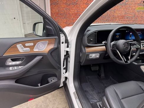 New 2025 Mercedes-Benz GLS 450 4MATIC image 9