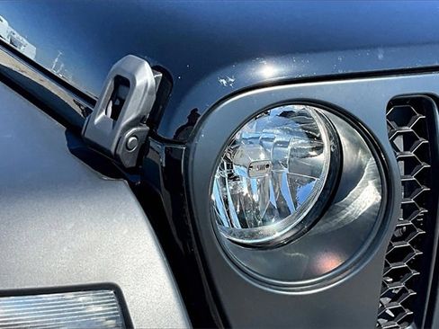 Used 2023 Jeep Gladiator Sport image 32