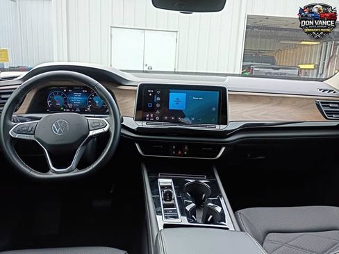 Used 2025 Volkswagen Atlas SE FWD image 12