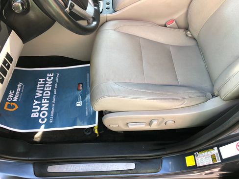 Used 2015 Toyota Highlander Limited image 10