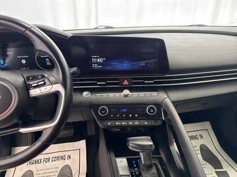 Used 2023 Hyundai Elantra SEL w/ Convenience Package image 11