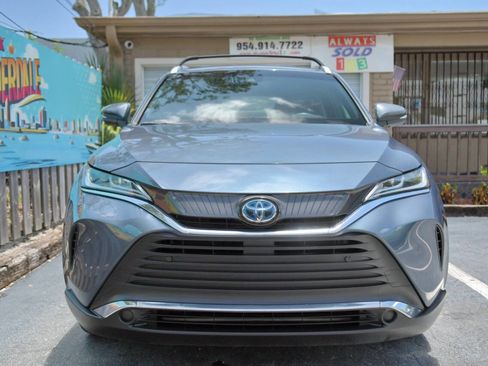 Used 2021 Toyota Venza XLE image 2