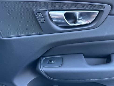 Used 2025 Volvo XC60 B5 Plus image 21