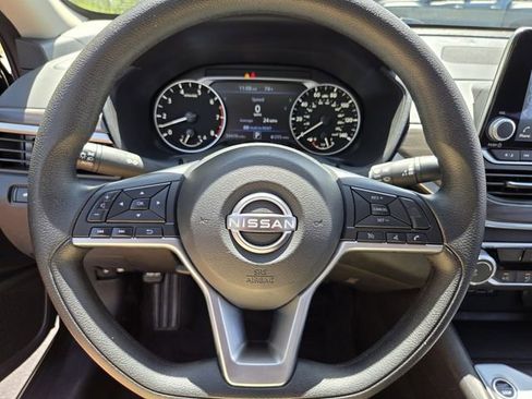 Used 2025 Nissan Altima 2.5 SV FWD image 25