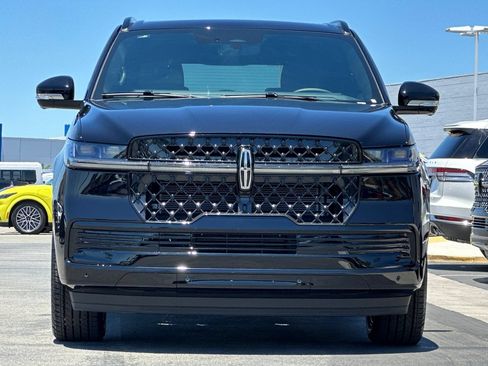 New 2026 Lincoln Navigator Reserve w/ Jet Appearance Package AWD/4WD image 8