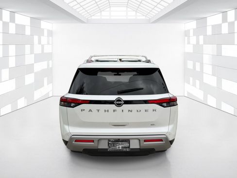 Used 2025 Nissan Pathfinder SL FWD image 6