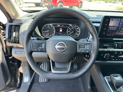 New 2026 Nissan Pathfinder SV w/ SV Premium Package FWD image 22