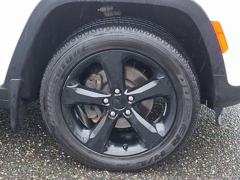 Used 2023 Jeep Grand Cherokee Altitude image 14