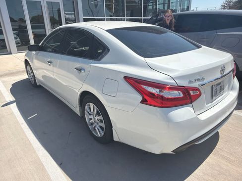 Used 2016 Nissan Altima 2.5 S w/ Power Driver Seat Package FWD image 4