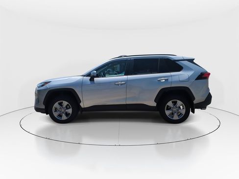 Used 2025 Toyota RAV4 XLE FWD image 5