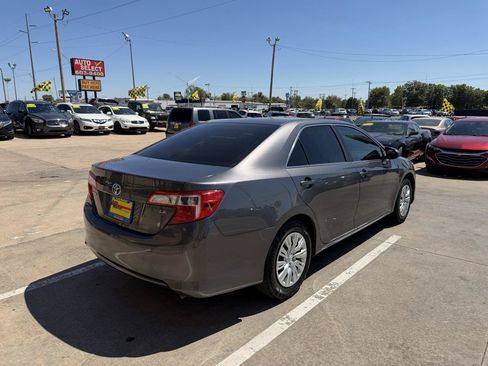 Used 2014 Toyota Camry LE FWD image 5