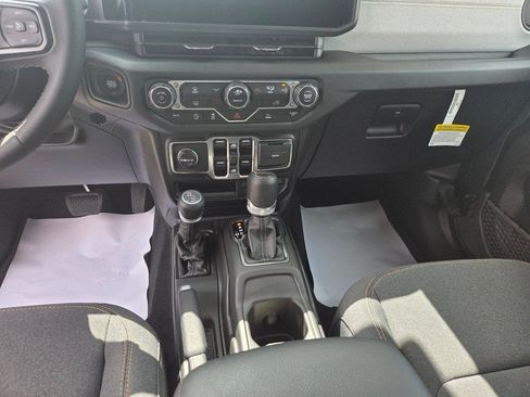 New 2025 Jeep Gladiator Sport S image 12