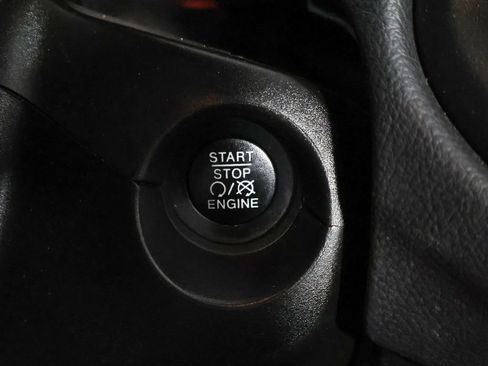 Used 2019 Jeep Compass Trailhawk w/ Cold Weather Group AWD/4WD image 38