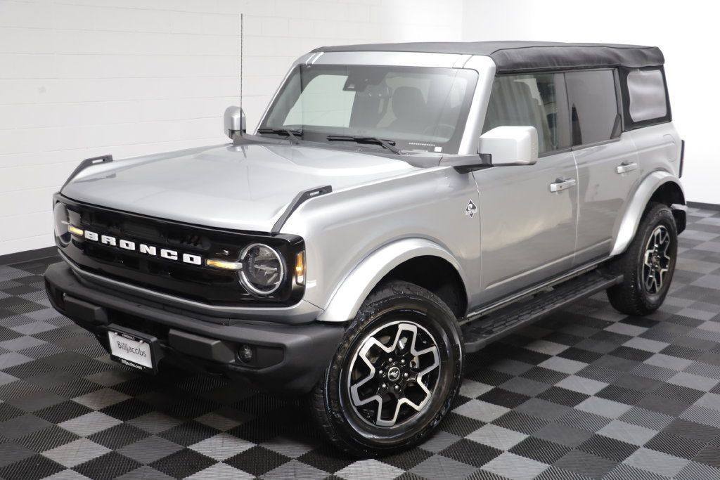 Used 2023 Ford Bronco Outer Banks AWD/4WD image 2