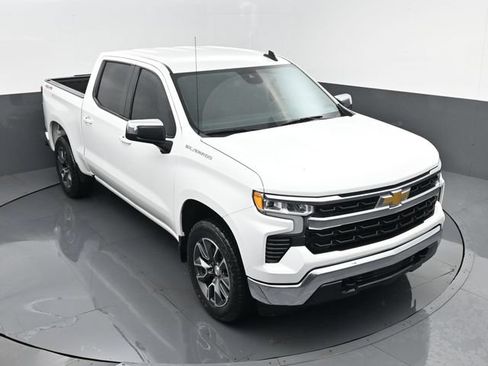 Used 2023 Chevrolet Silverado 1500 LT AWD/4WD image 19