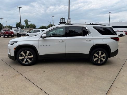 Used 2023 Chevrolet Traverse LT w/ LT Premium Package AWD/4WD image 8