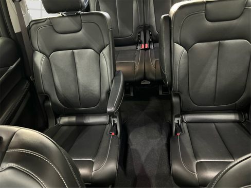 Used 2023 Jeep Grand Cherokee L Limited image 13