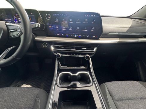 Used 2025 Chevrolet Traverse LT w/ LPO, Floor Liner Package FWD image 12
