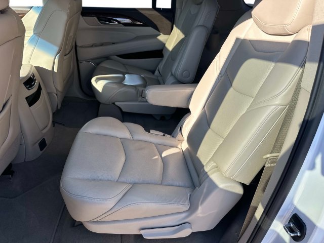 Used 2017 Cadillac Escalade ESV Luxury AWD/4WD image 11
