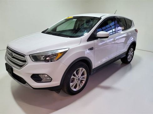 Used 2019 Ford Escape SE image 18
