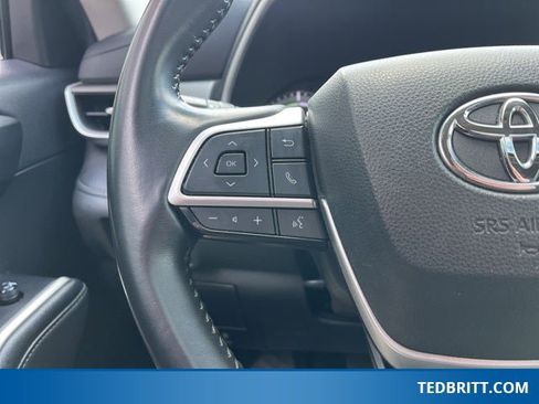 Used 2024 Toyota Highlander XLE image 29