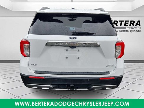 Used 2022 Ford Explorer XLT w/ Equipment Group 202A image 5