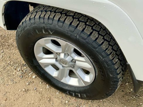 Used 2022 Toyota 4Runner SR5 Premium image 16