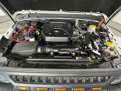 Used 2023 Jeep Wrangler Unlimited Sahara w/ Cold Weather Group AWD/4WD image 9