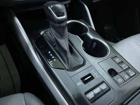 Used 2023 Toyota Highlander XLE image 24