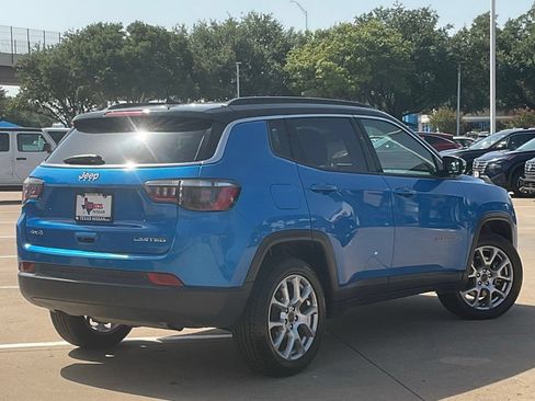 Used 2025 Jeep Compass Limited AWD/4WD image 4